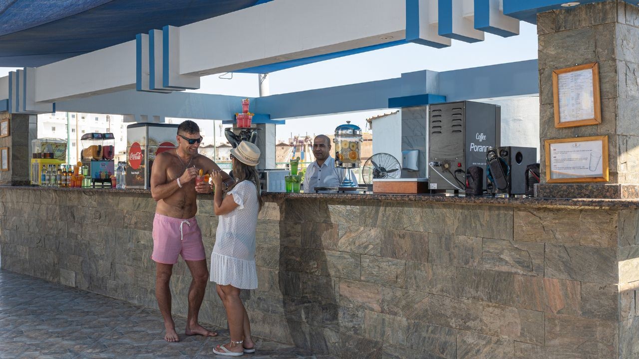 bars-scooby-doo-pool-bar