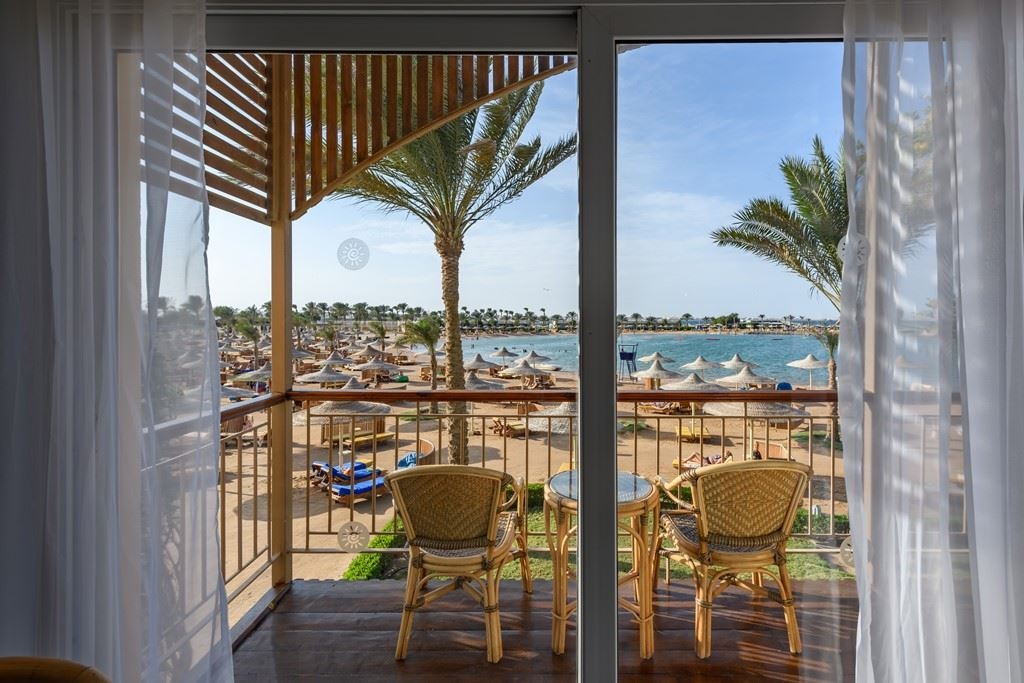 rooms-club-suite-beach-front