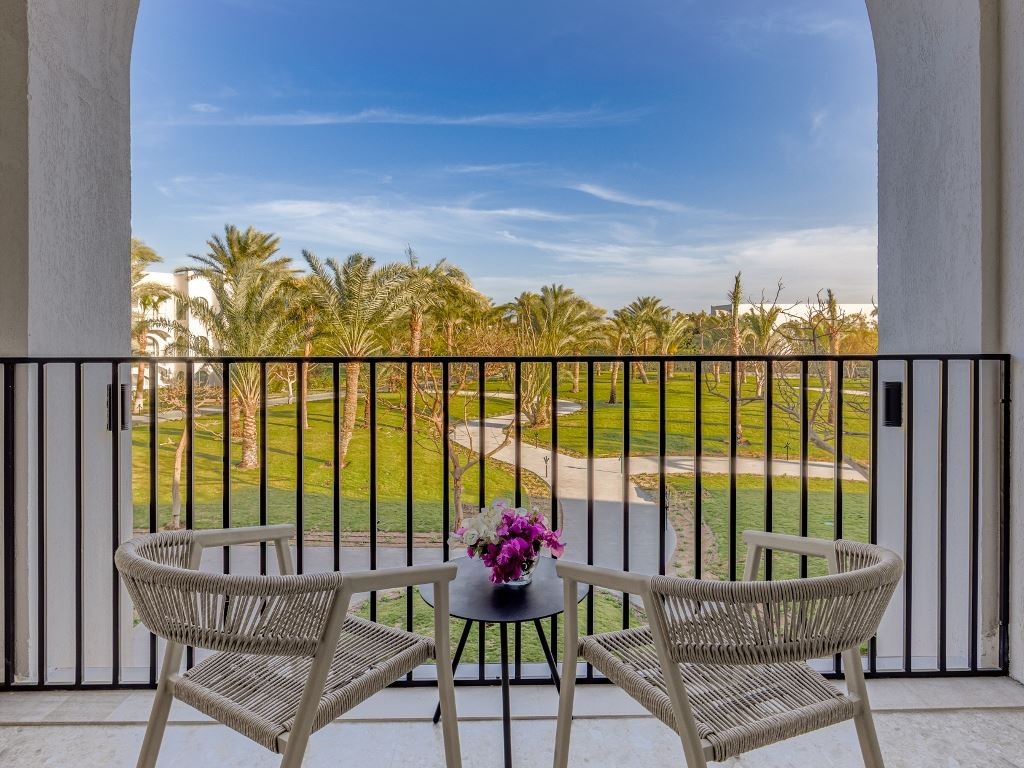 rooms-deluxe-room-garden-view