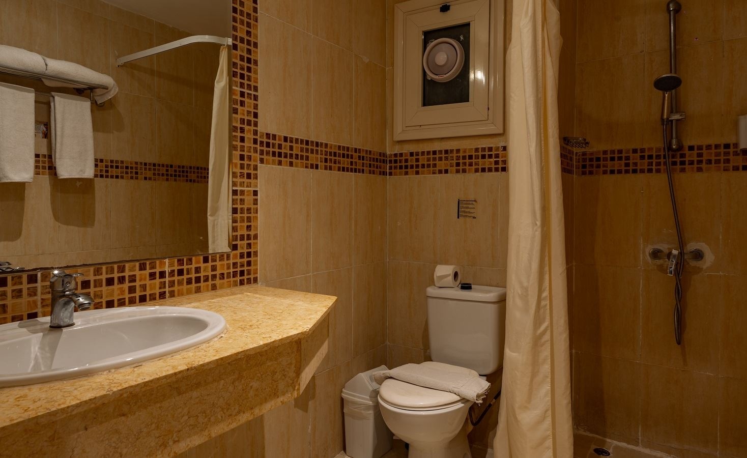 rooms-standard-room