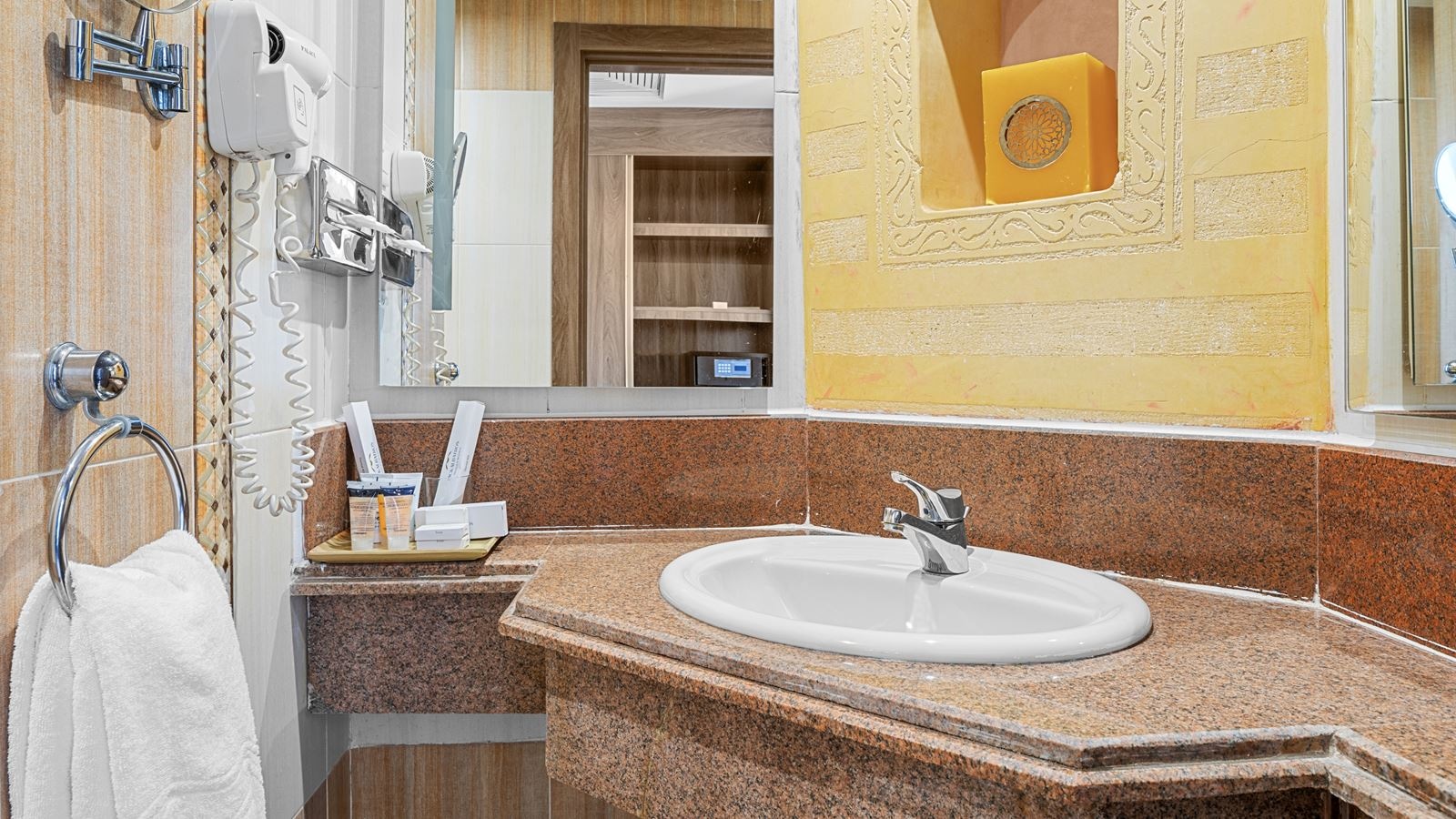 rooms-room-standard-garden-view