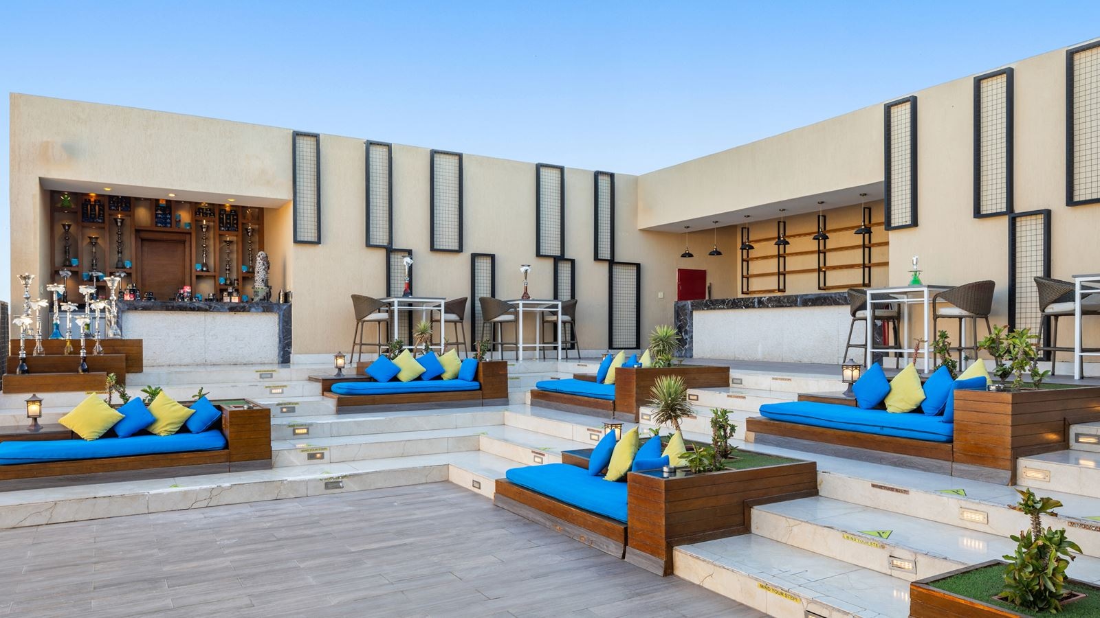 bars-red-sky-bar--lounge