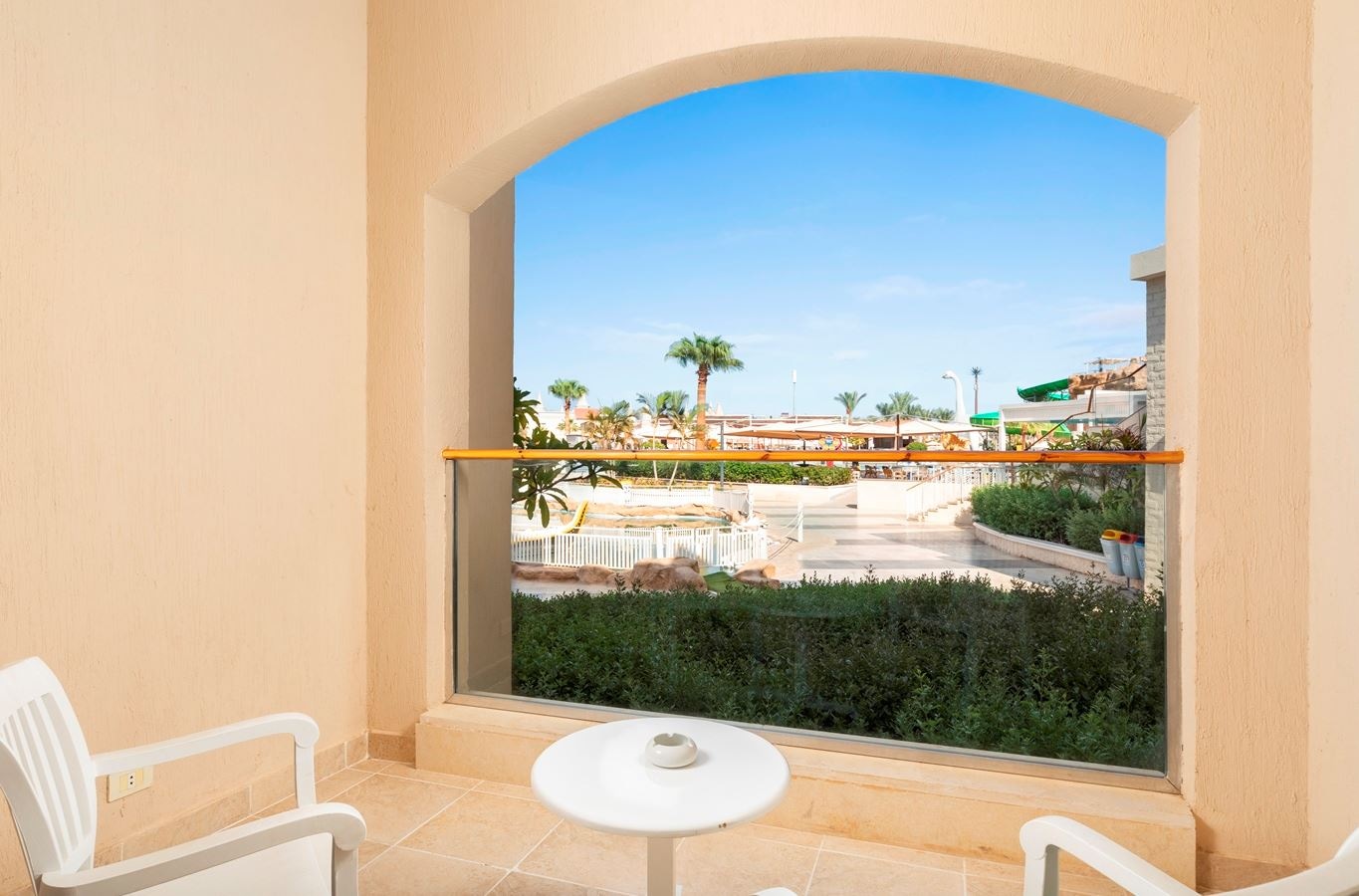 rooms-family-2-bedroom-gardenpool-view