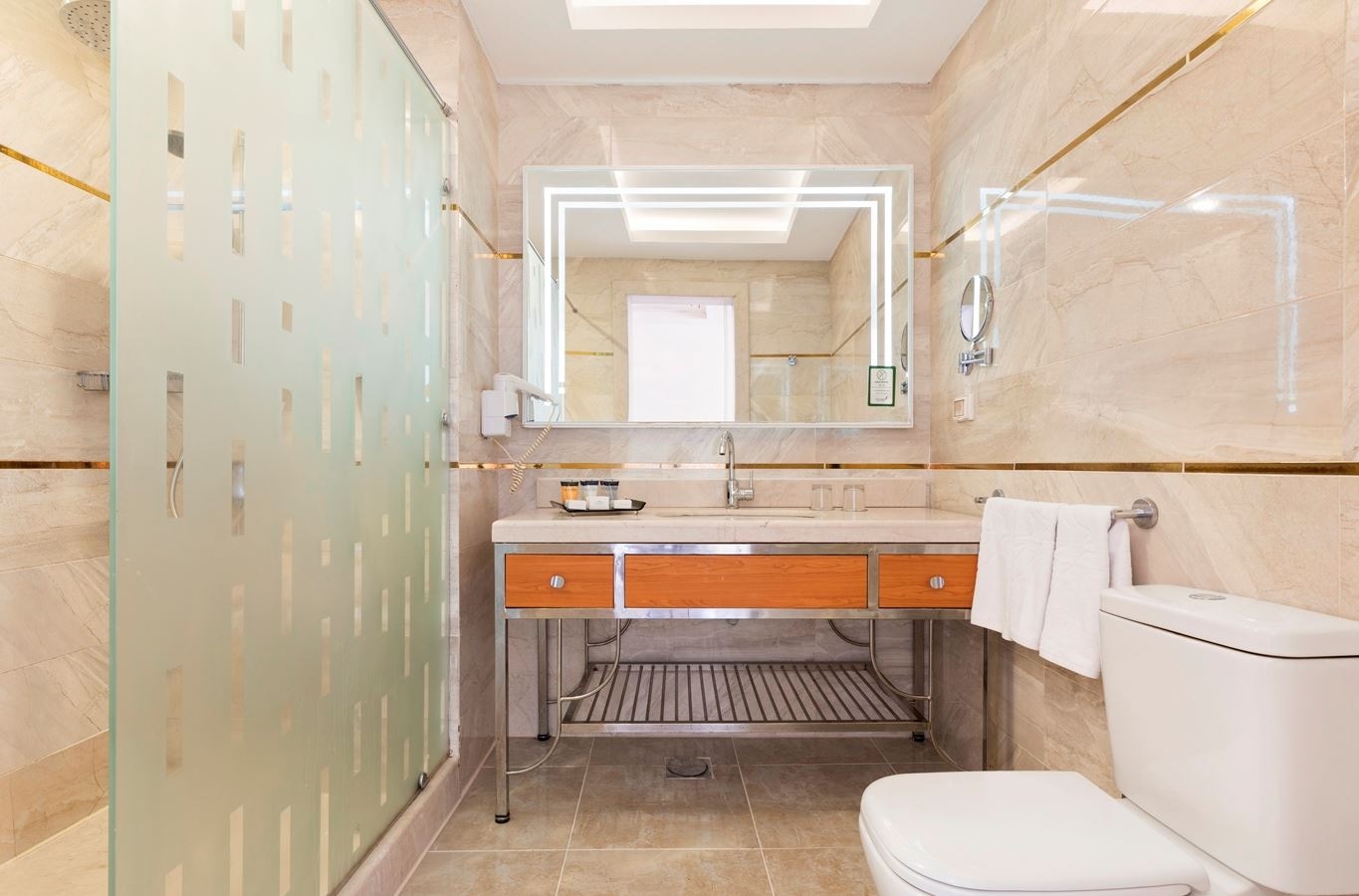 rooms-family-2-bedroom-gardenpool-view