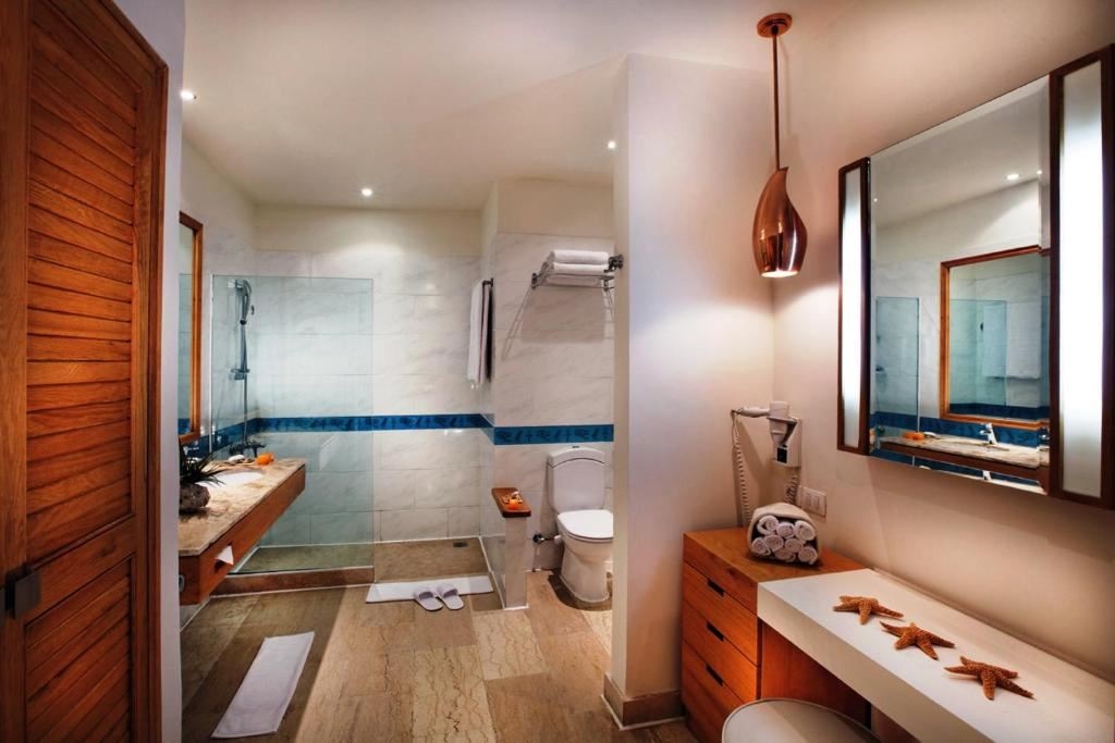 rooms-deluxe-lagoon-view-room