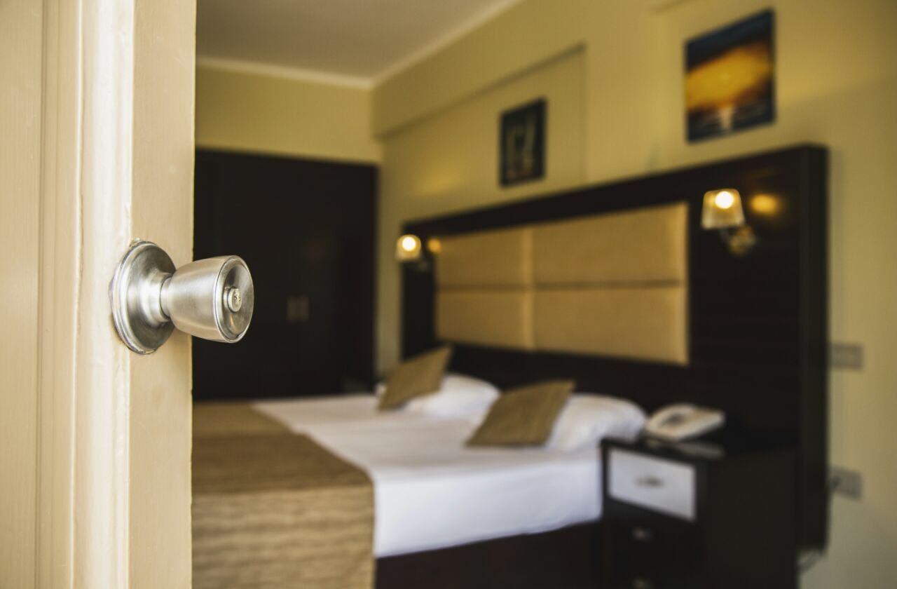 rooms-deluxe-room