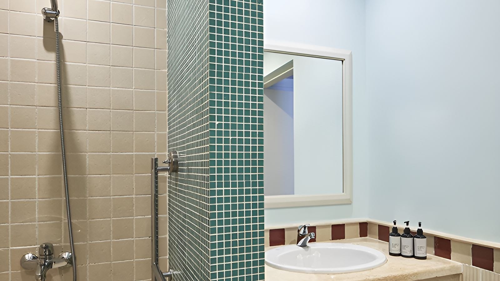 rooms-deluxe-room