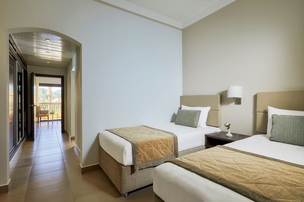 rooms-family-deluxe-poolview