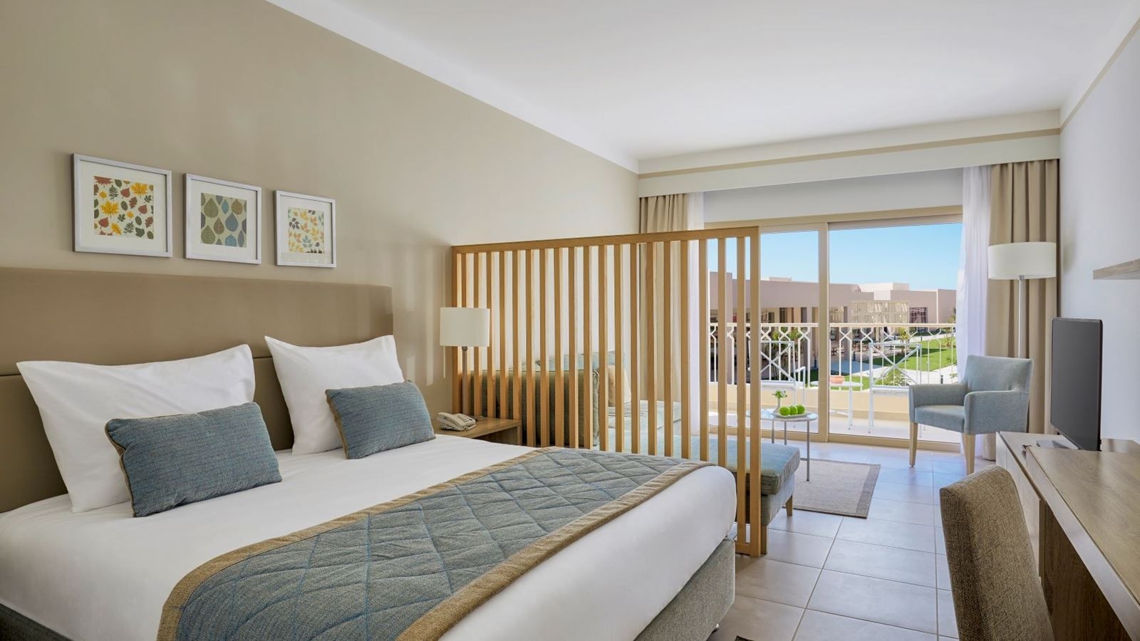 rooms-family-deluxe-seaside-view