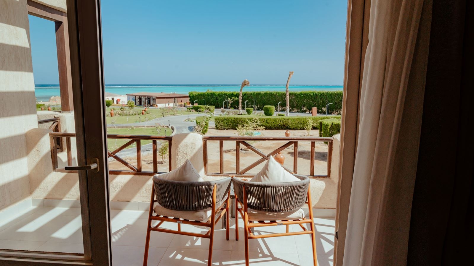 rooms-room-superior-seaview