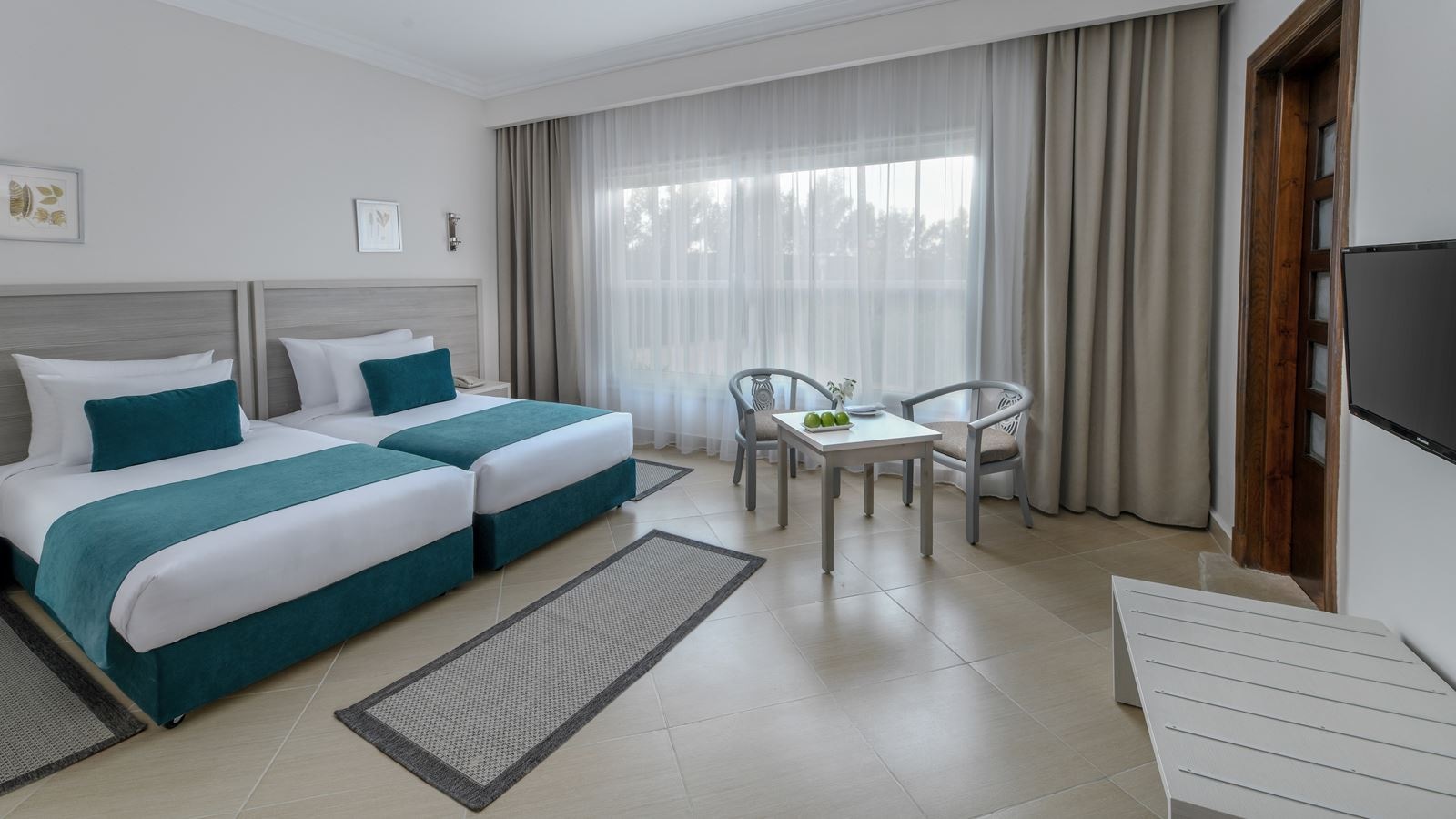 rooms-deluxe-family-connected-pool-view