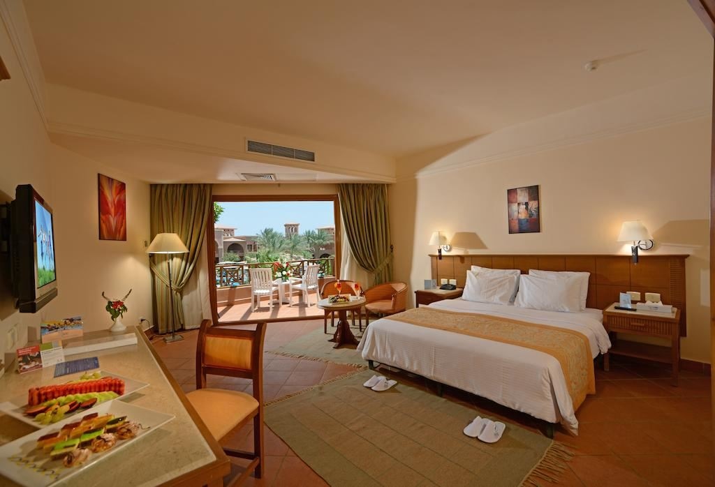 rooms-suite-family--suite-family-pool-view