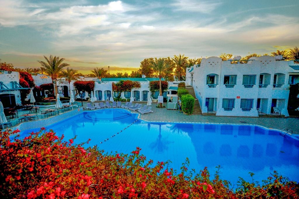pools-outdoor-pool