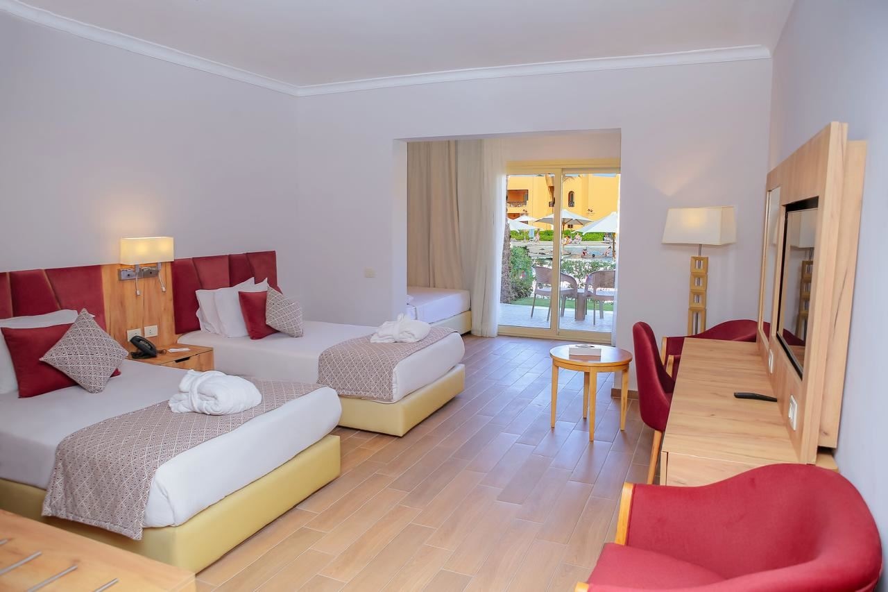 rooms-premium-family-room-garden-view