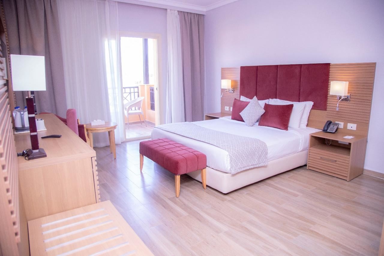 rooms-premium-pool-room