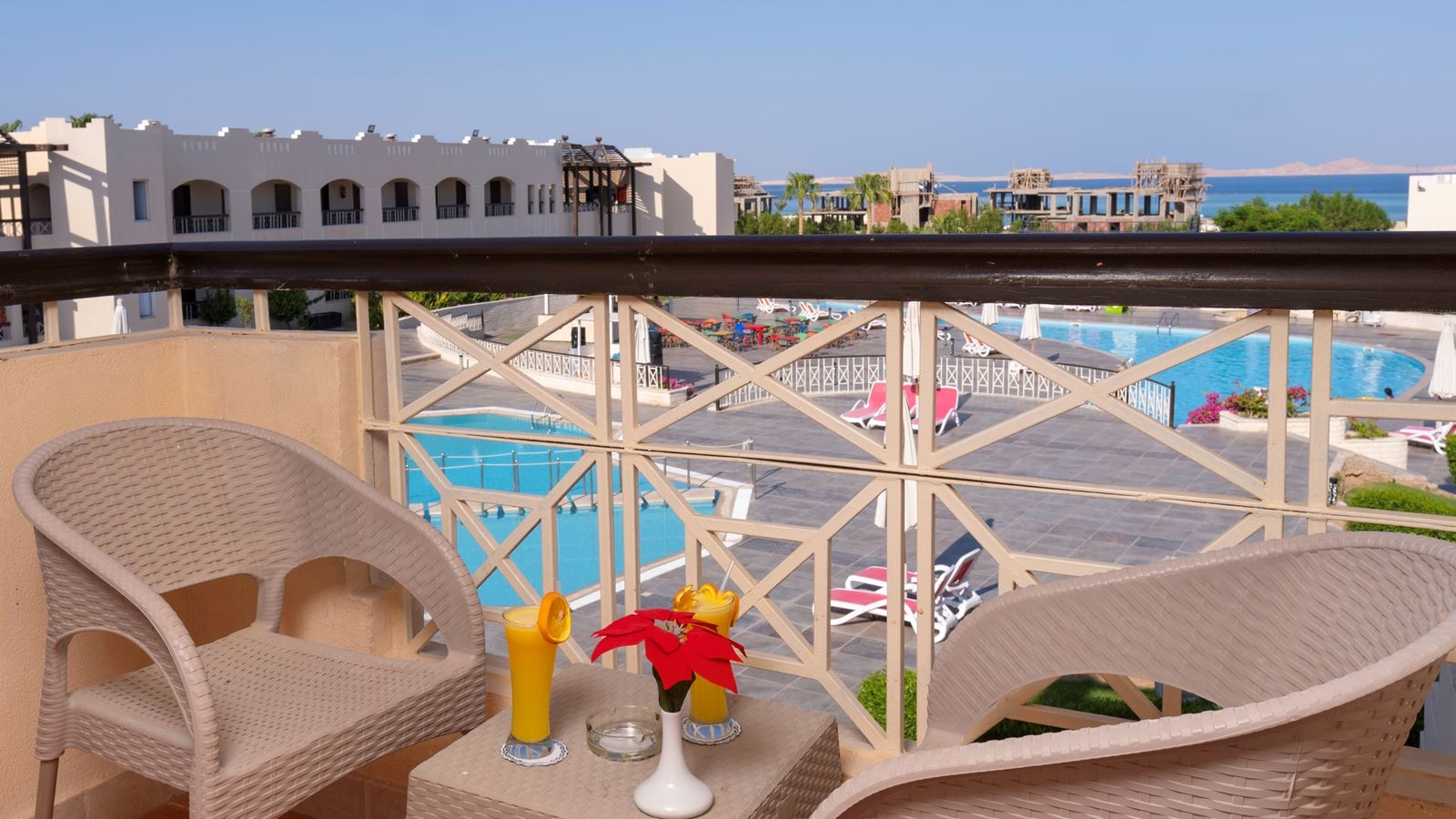 rooms-standard-pool-room