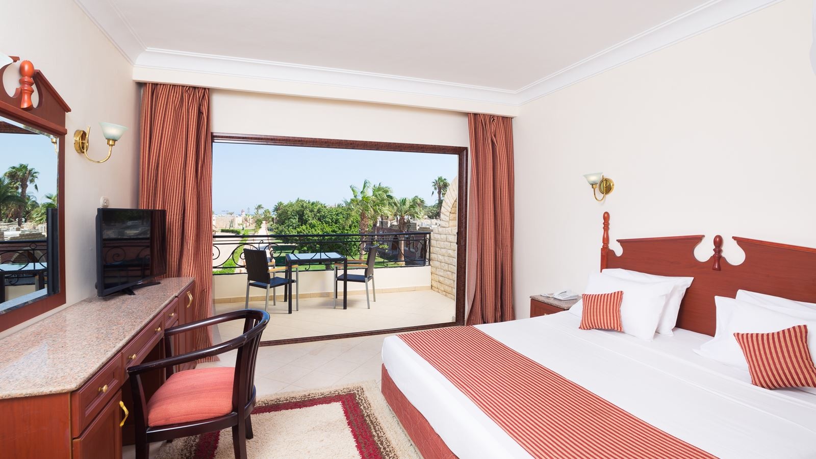 rooms-deluxe-pool-view