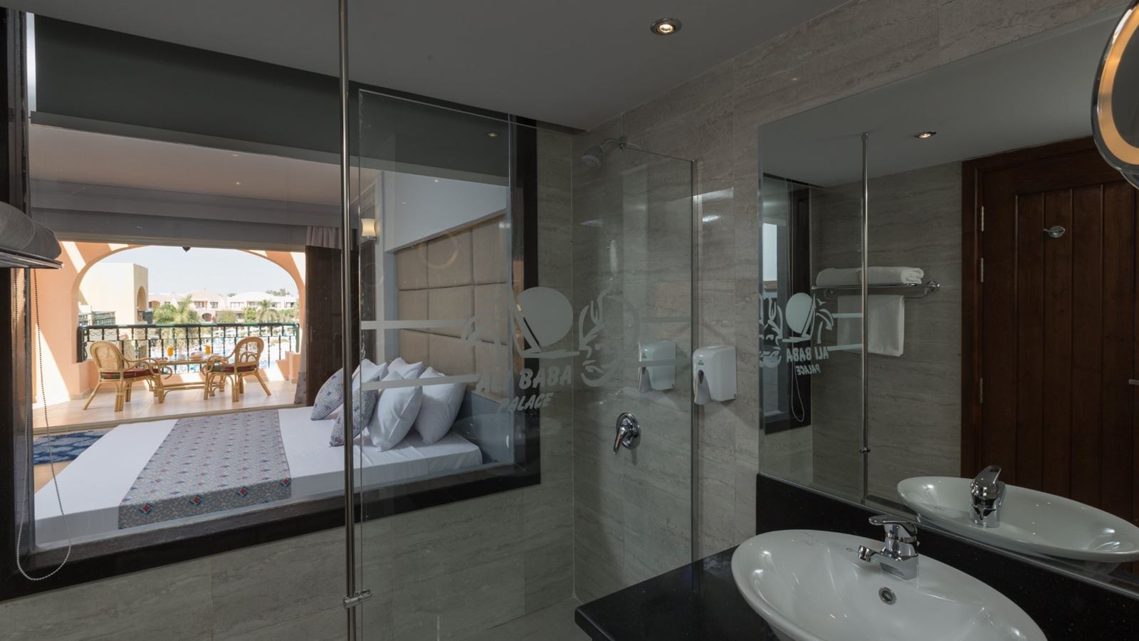 rooms-deluxe-room