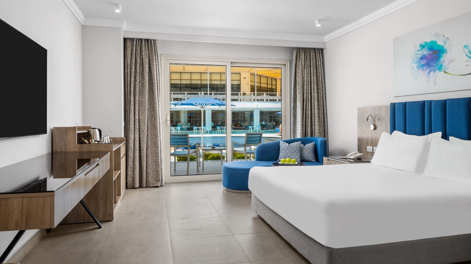 rooms-deluxe-room-side-sea-view