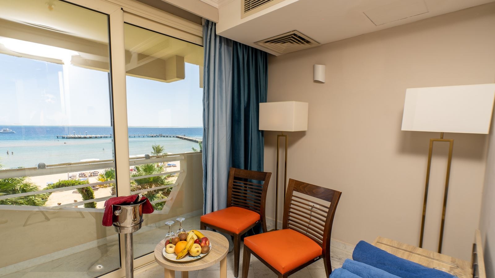 rooms-junior-ٍsuite-sea-view