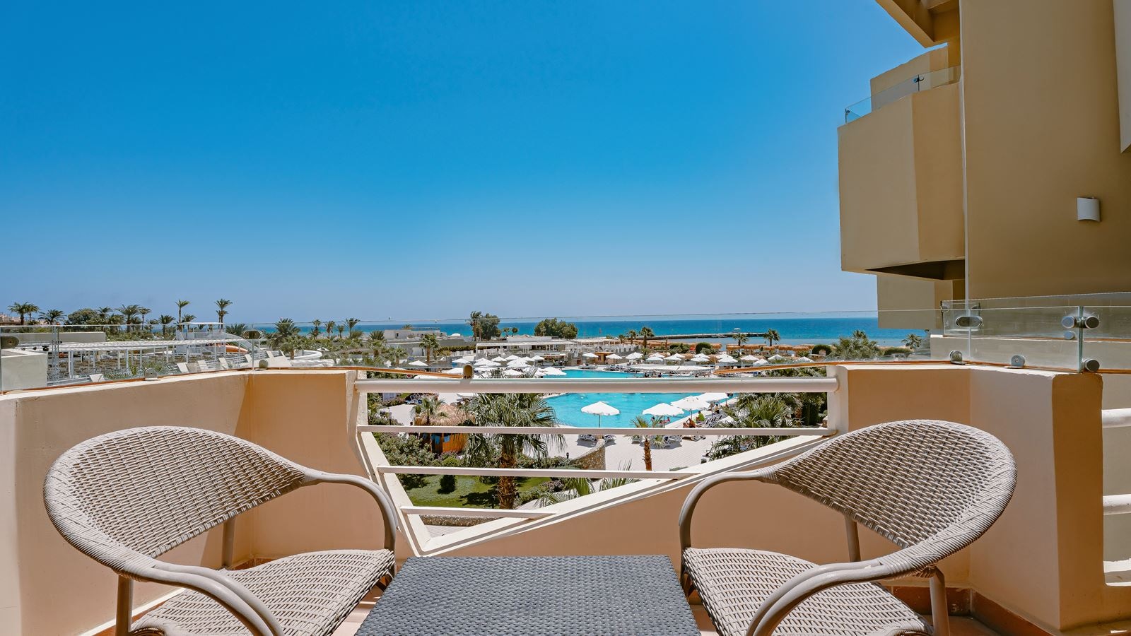 rooms-family-room-2-bedrooms-sea-view