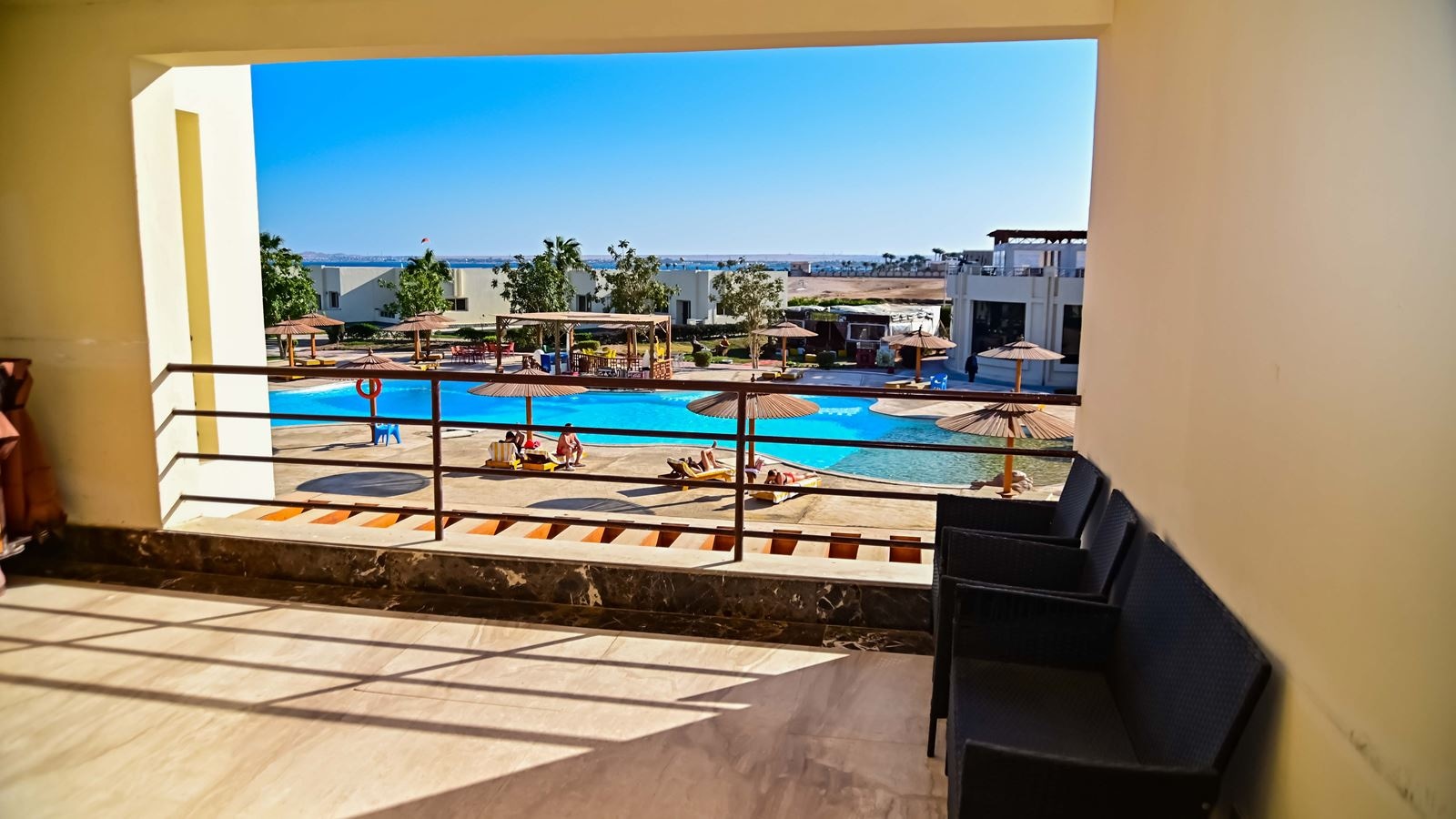 rooms-family-suite-pool-view-or-side-sea-view