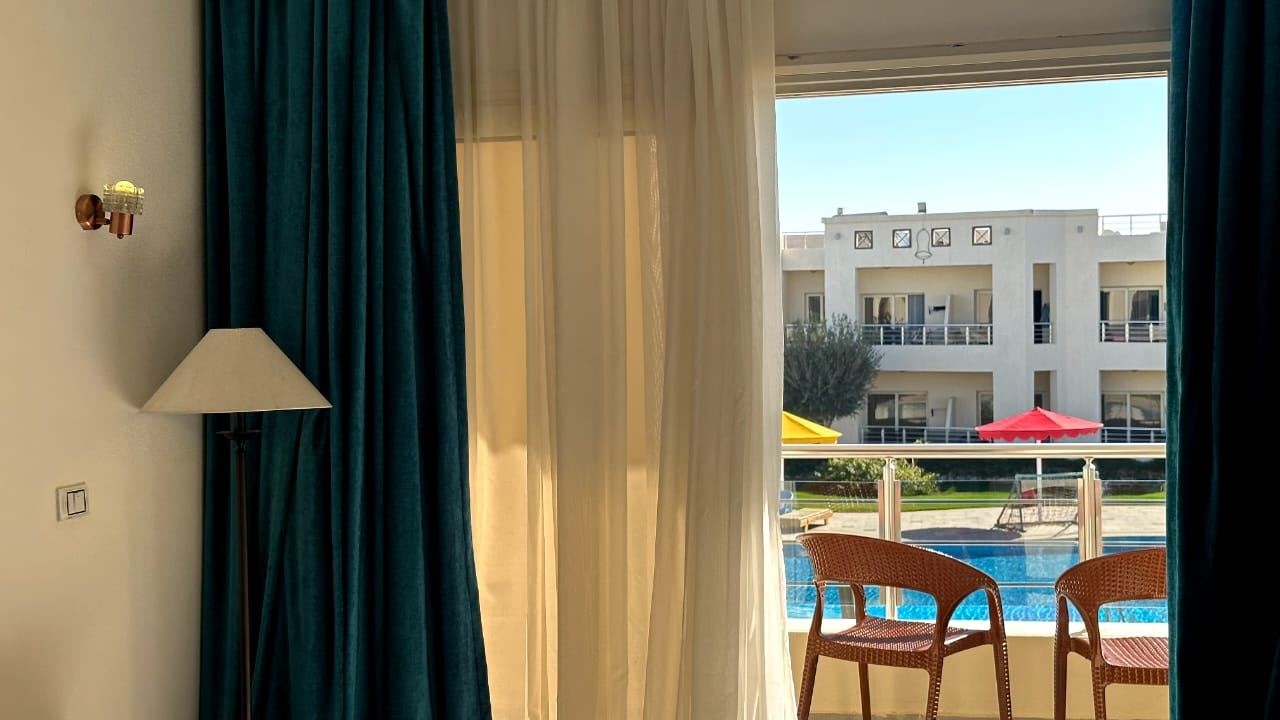 rooms-junior-suite-pool-view-or-side-sea-view