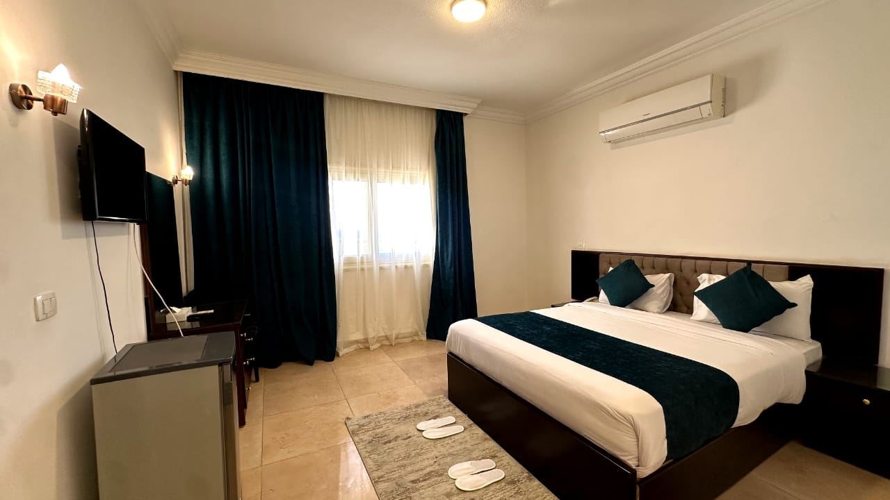 rooms-junior-suite-pool-view-or-side-sea-view