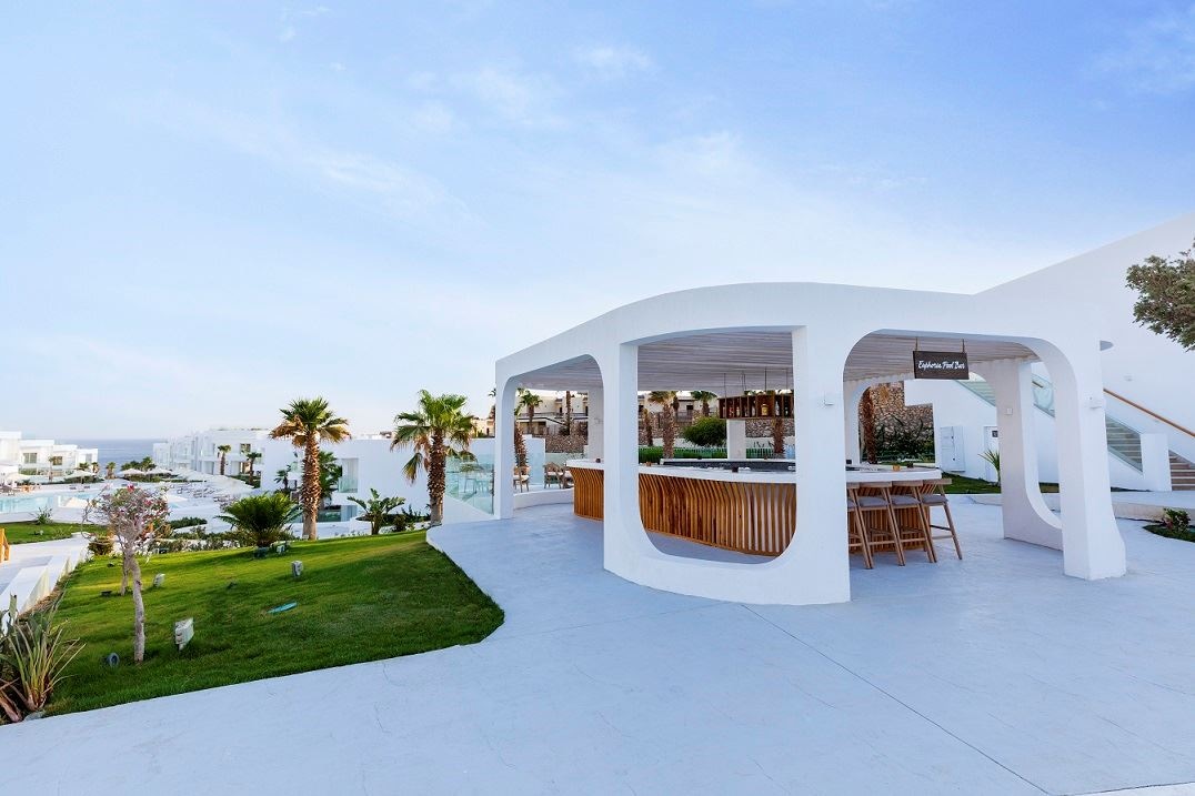 bars-euphoria-pool-bar