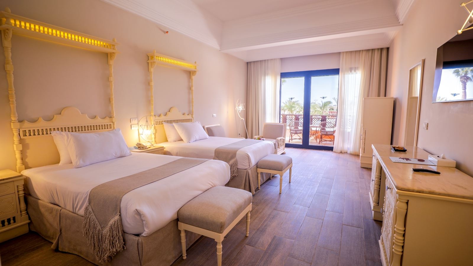 rooms-deluxe-pool-view