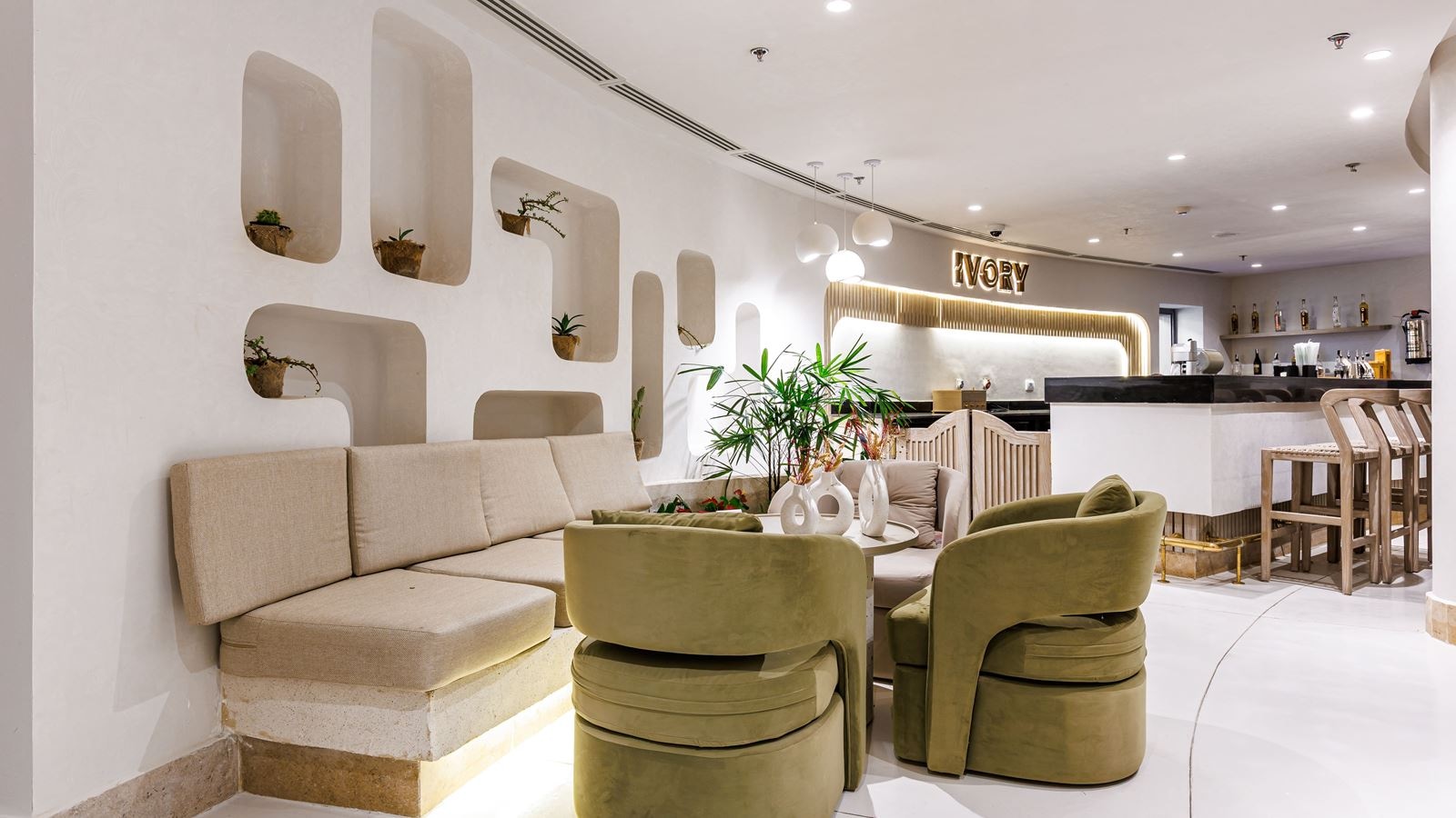 restaurants-sun-ray-lobby-bar