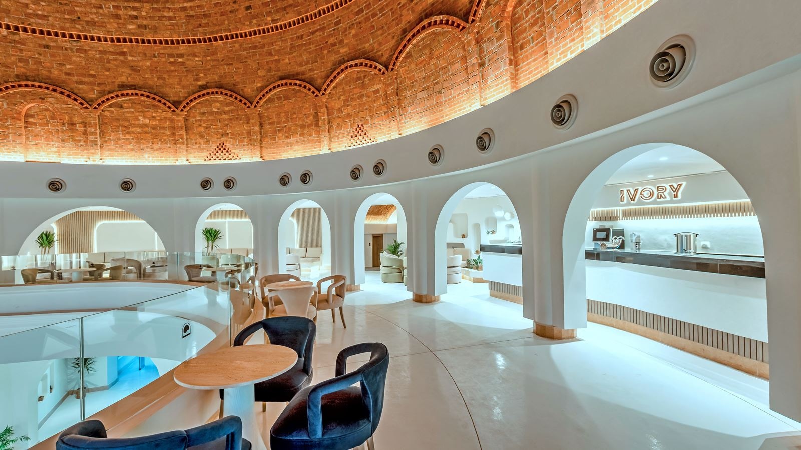 restaurants-sun-ray-lobby-bar