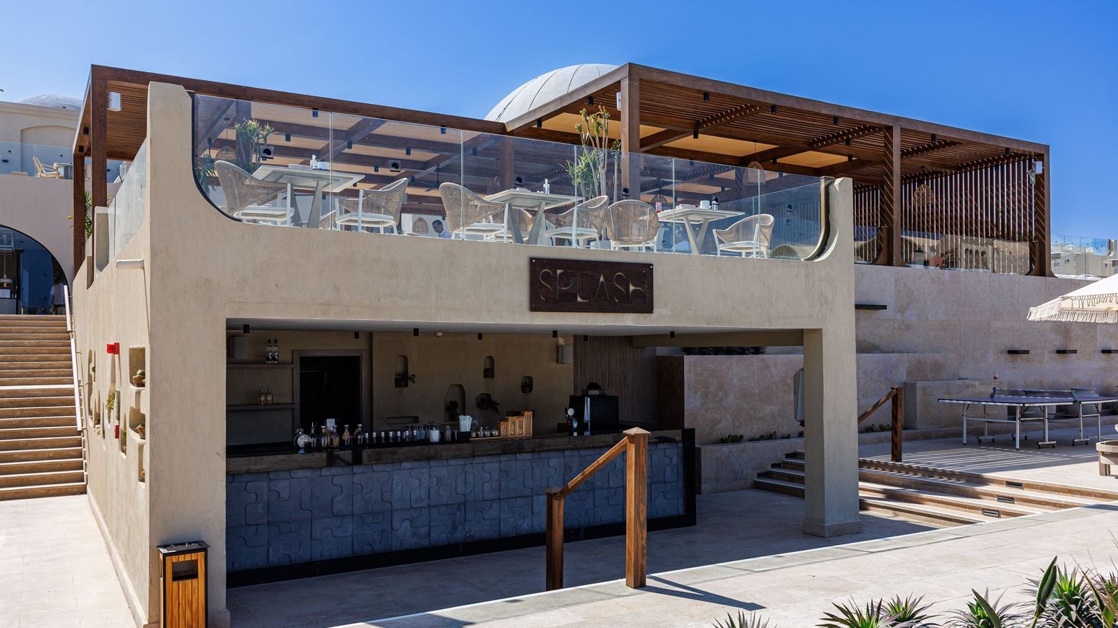 bars-splash-pool-bar