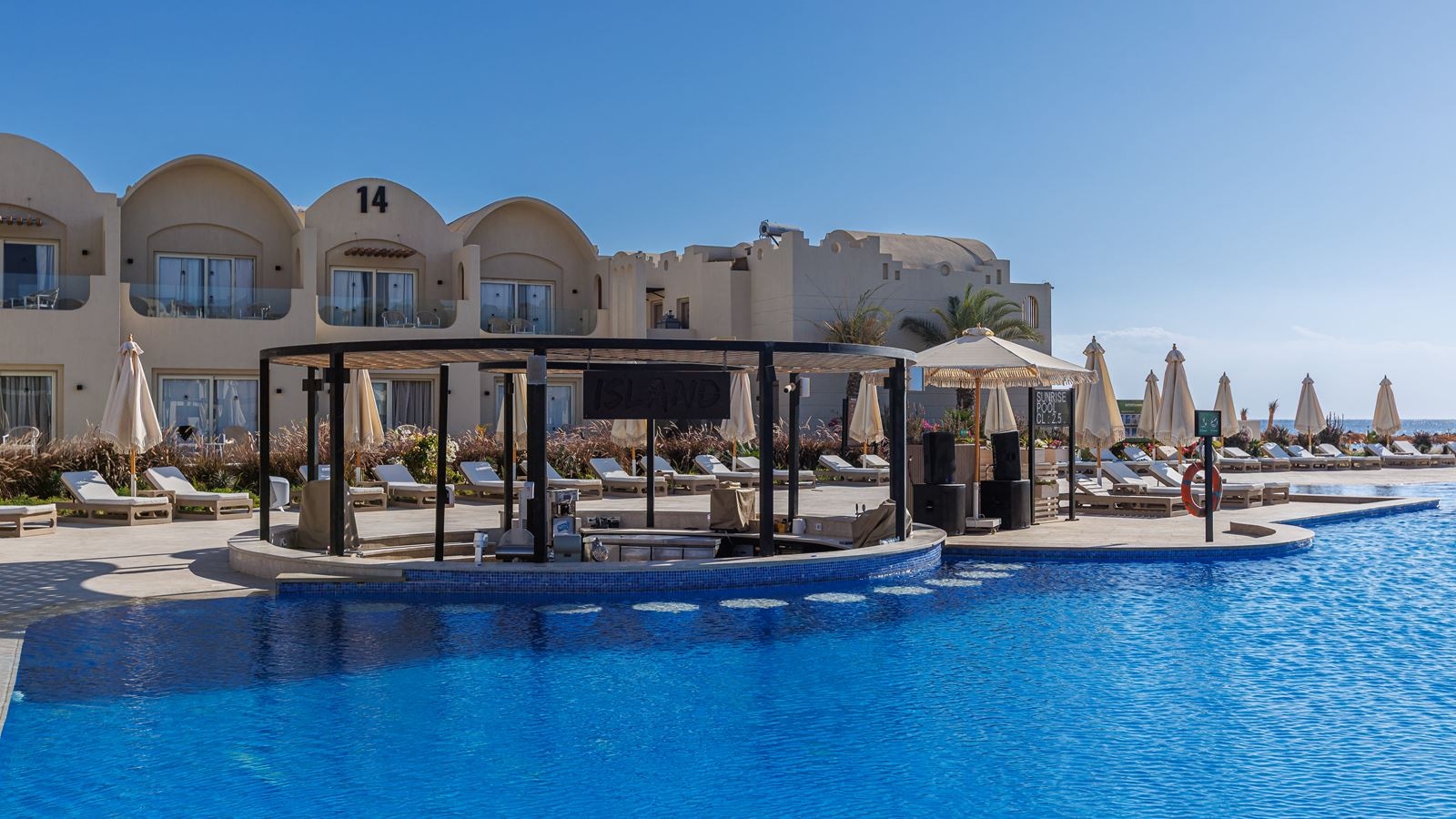 bars-island-pool-bar