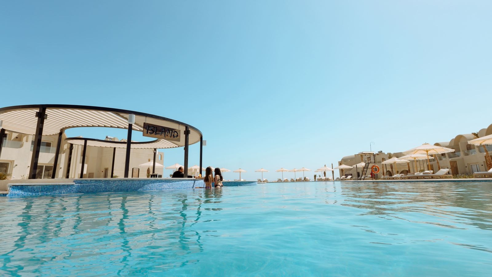 bars-island-pool-bar