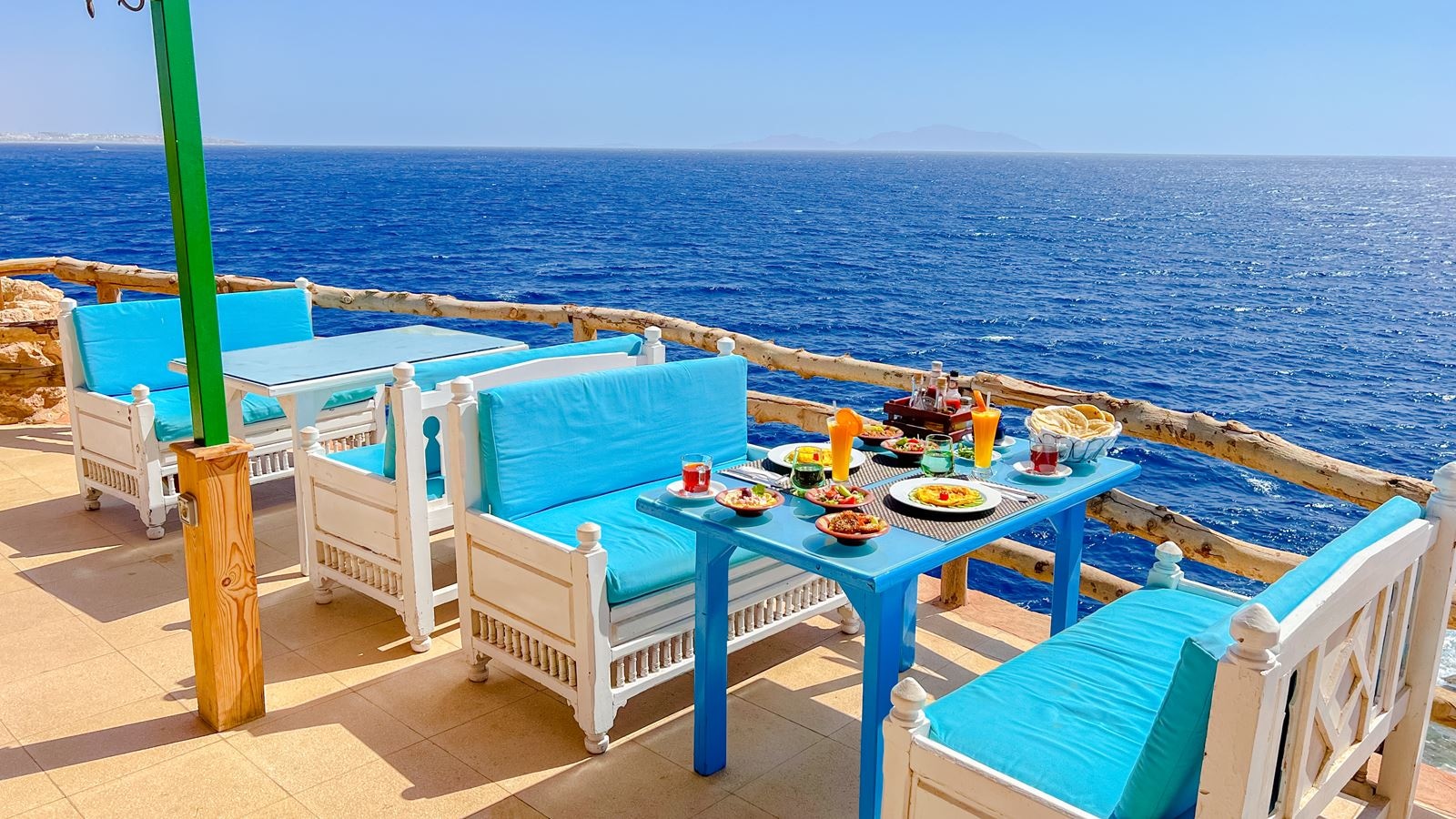 restaurants-reef-beach-restaurant