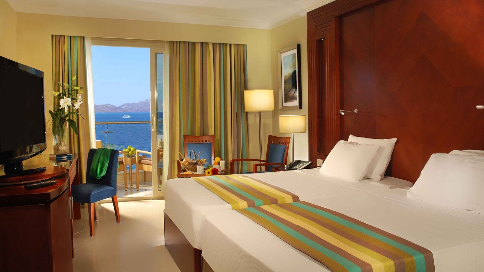 rooms-deluxe-room