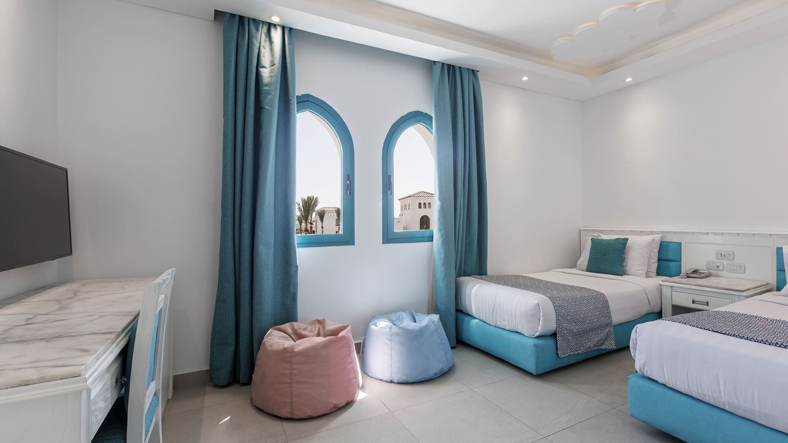 rooms-family-suite-garden-view-pool-view--partial-sea-view--sea-view