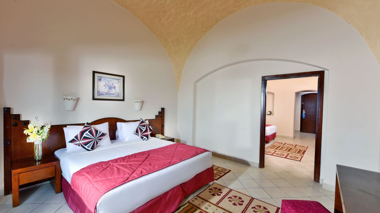 rooms-room-family-poolview
