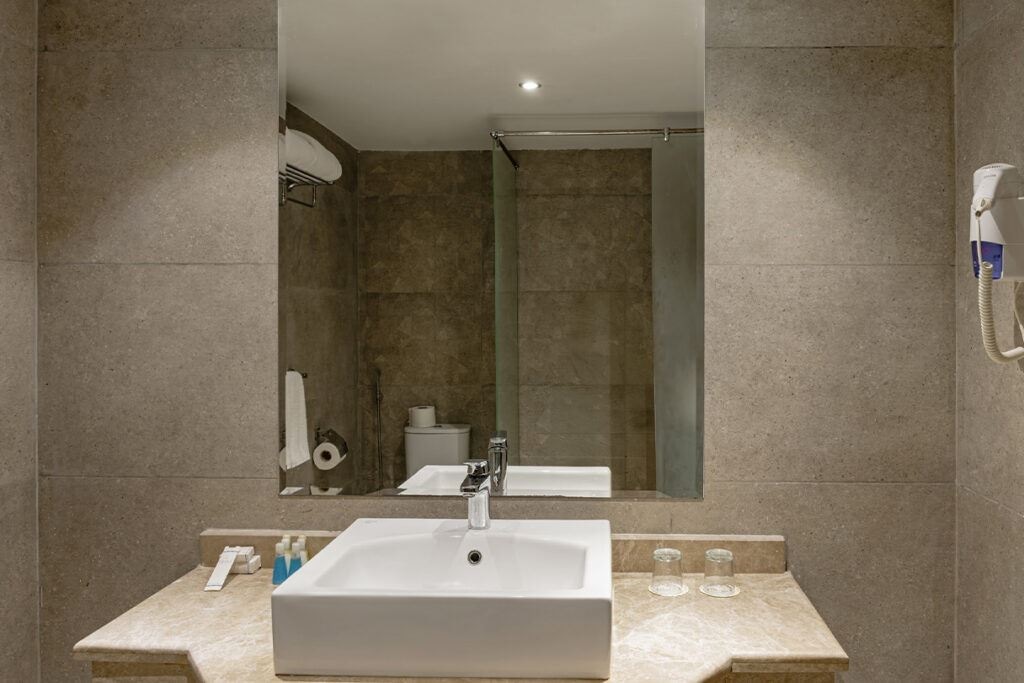 rooms-deluxe-pool-view