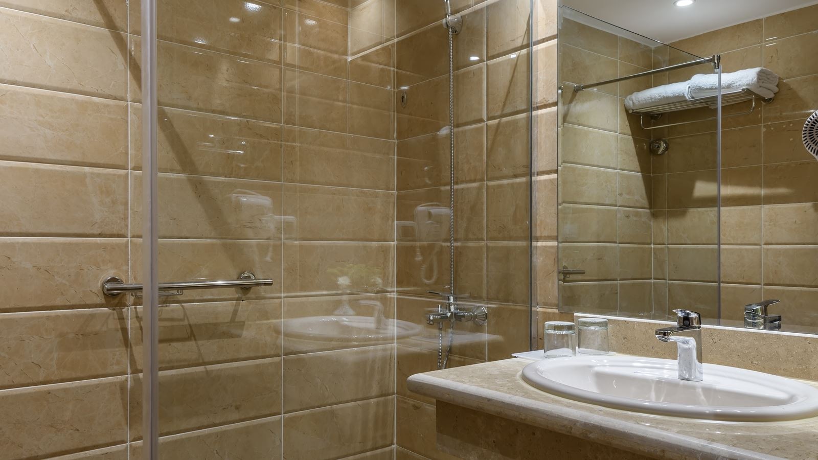 rooms-deluxe-pool-or-side-sea-view