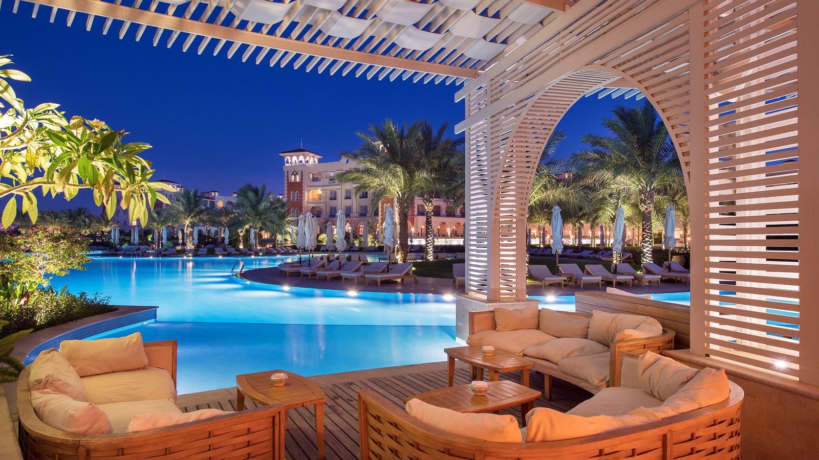 bars-infinity-pool-lounge-and-bar