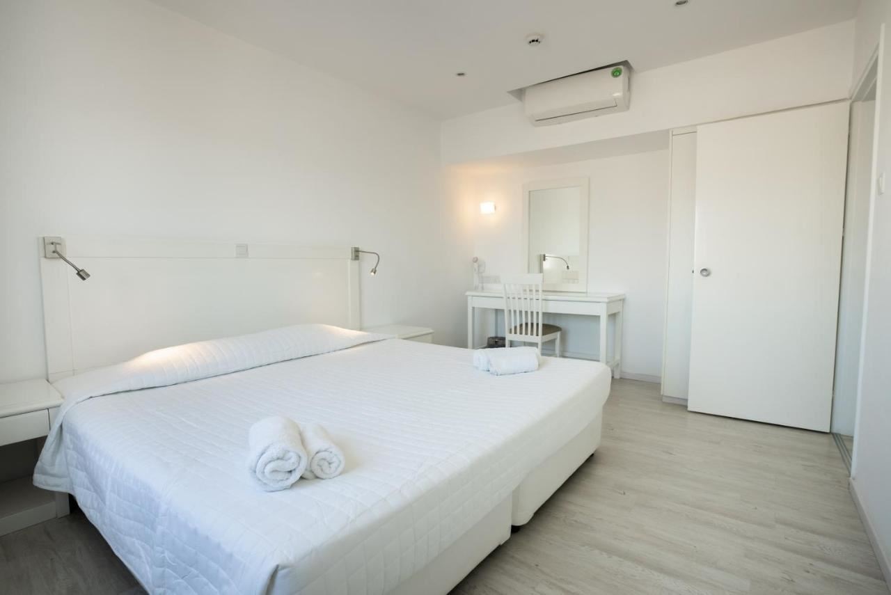 rooms-one-bedroom-apartmentbalcony