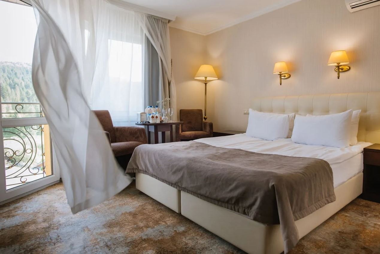 rooms-стандарт-преміум-з-видом-на-гори