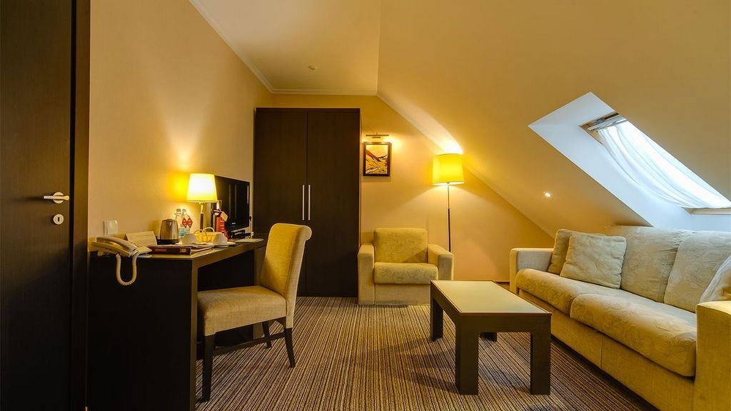 rooms-люкс-мансардний