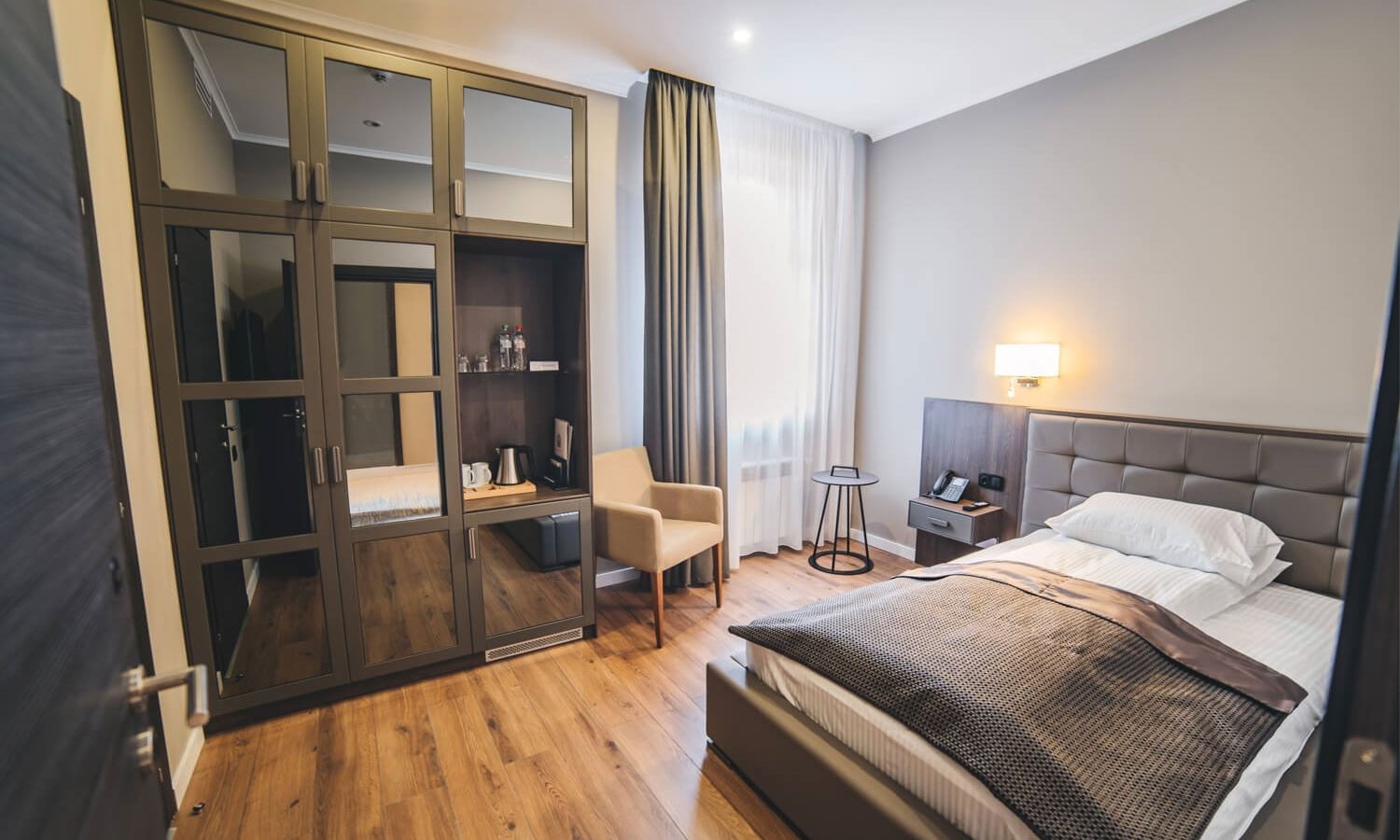 rooms-iris-classic-single