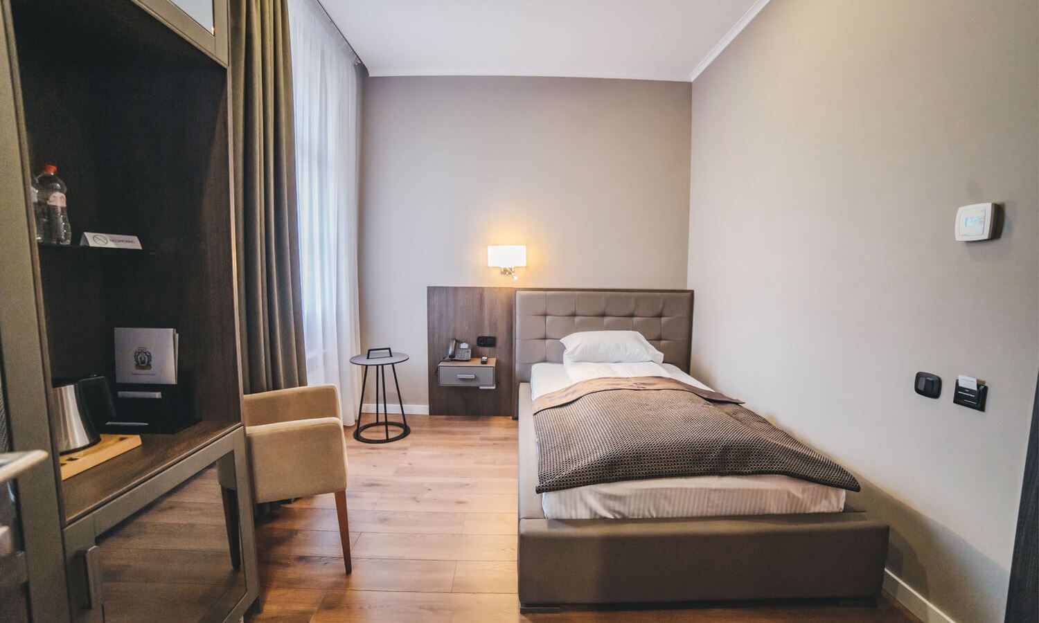 rooms-iris-classic-single