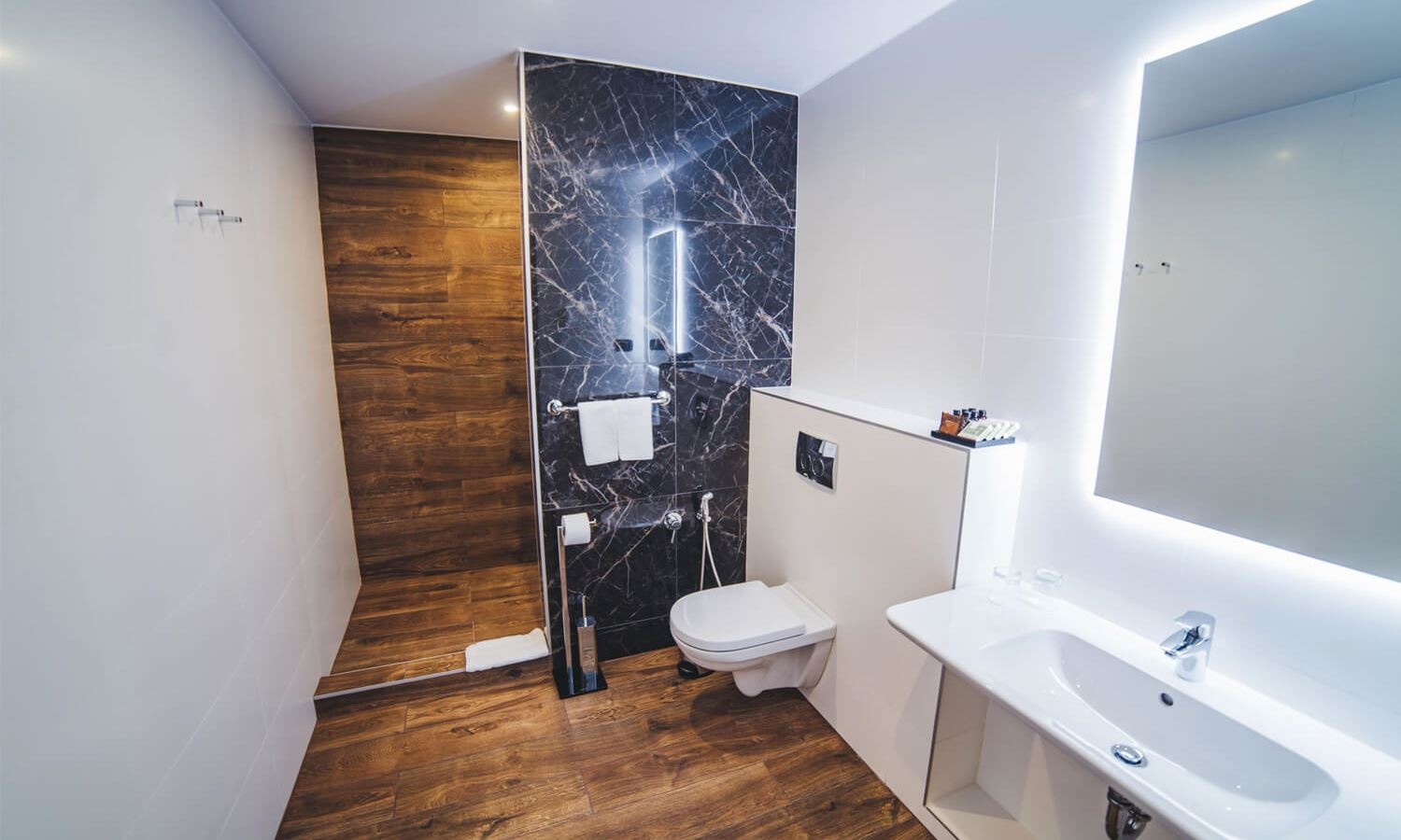 rooms-iris-family-suite