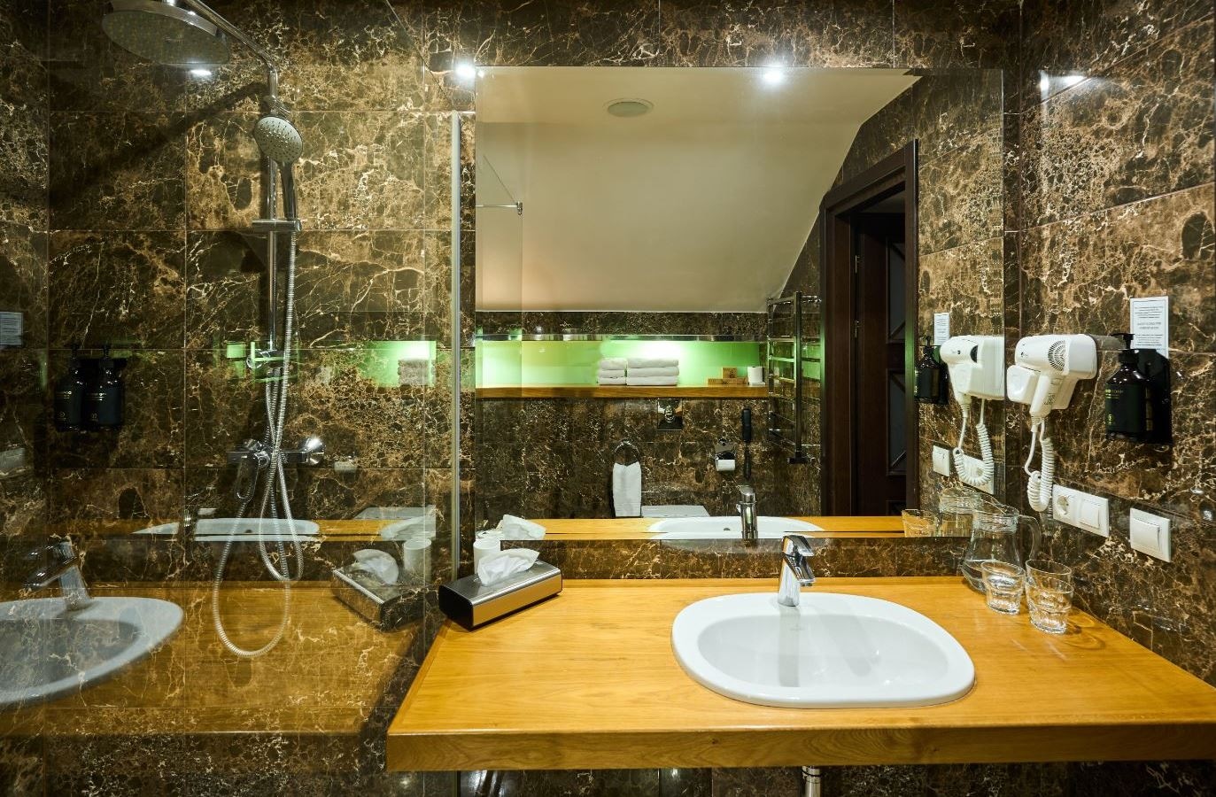 rooms-тримісний-економ-в-мансарді-burshtyn