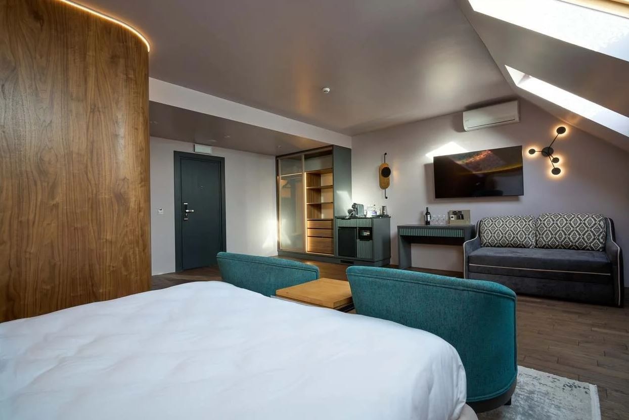 rooms-сімейний-двомісний-в-мансарді-fomich